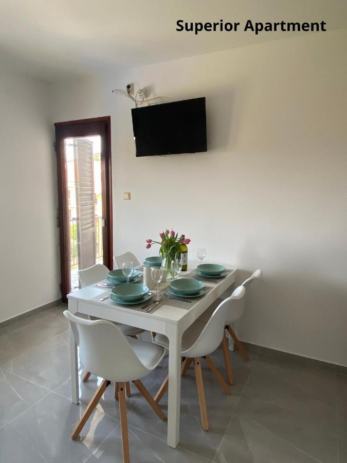Apartments Zivko Малинска Экстерьер фото