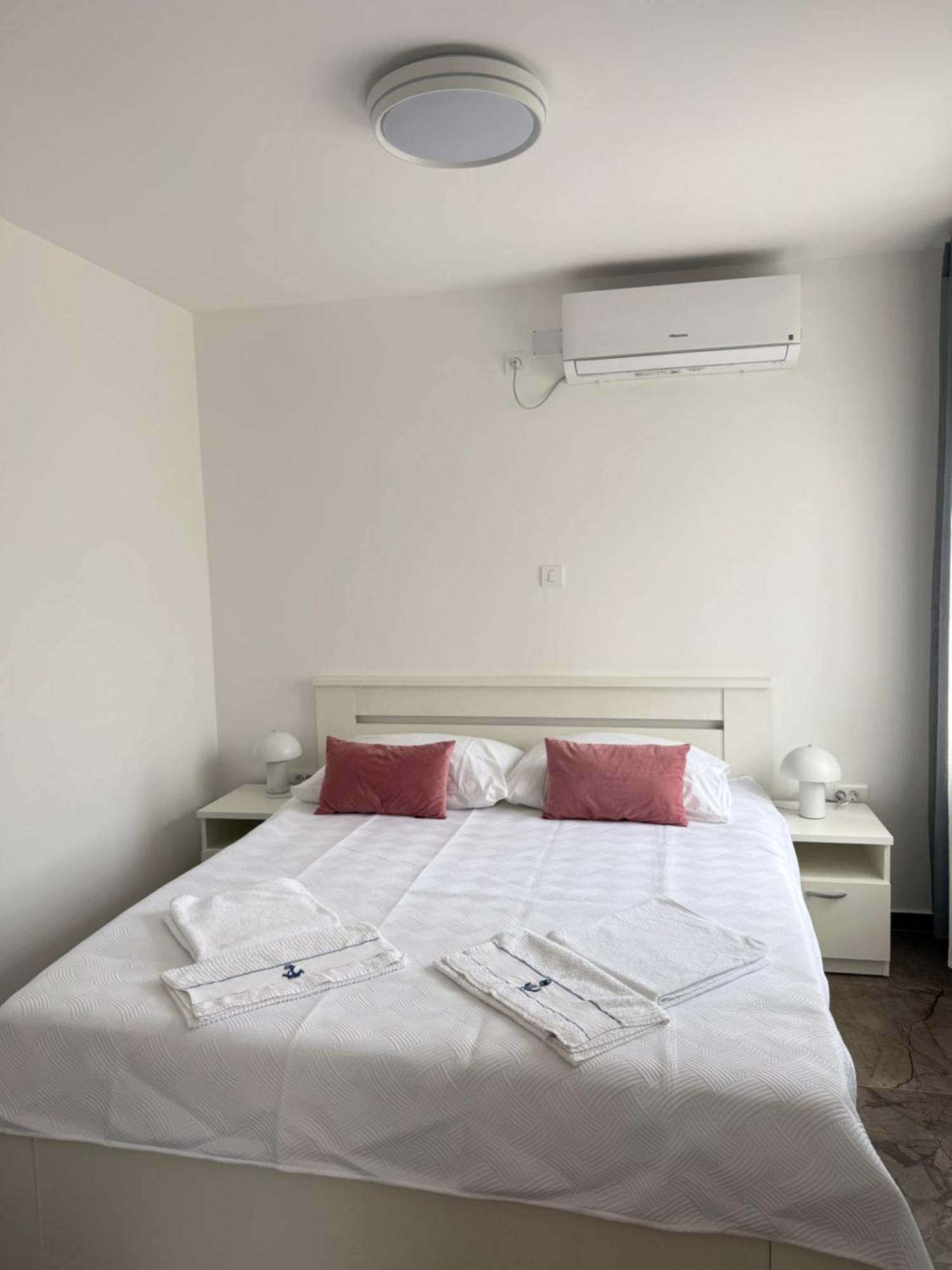 Apartments Zivko Малинска Экстерьер фото